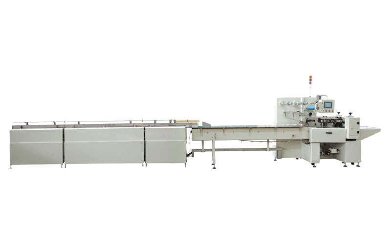 Servo type heat shrink packaging machine